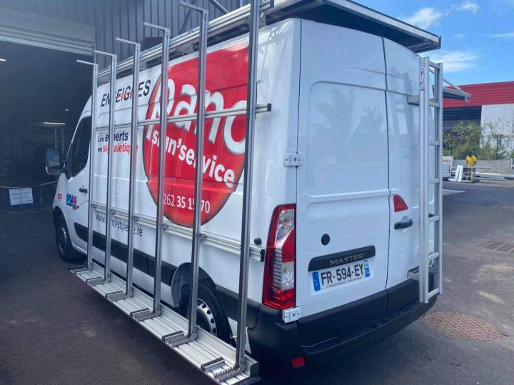 Aménagement de fourgons de transport à La Réunion
