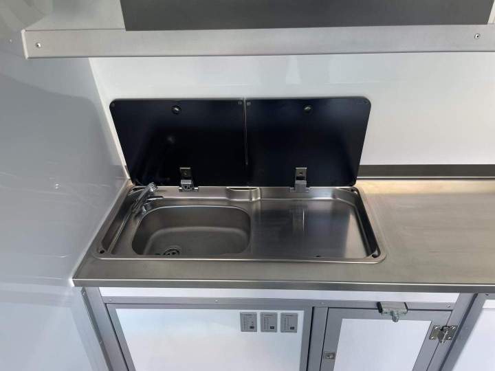 Aménagements spécifiques de véhicules utilitaires à La Réunion