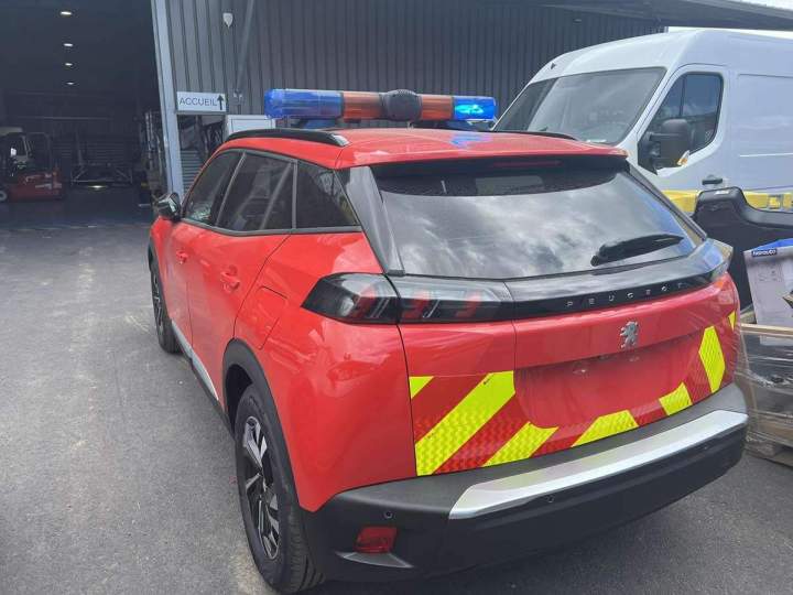 Installation de signalisation lumineuse pour véhicules utilitaires à La Réunion