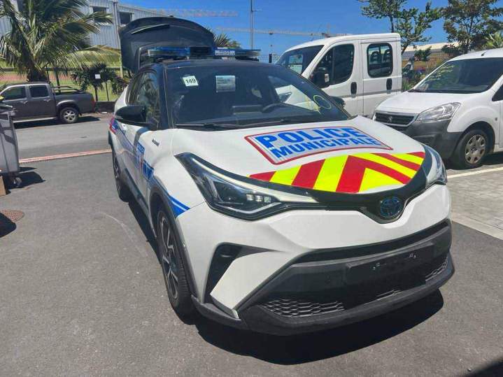 Installation de signalisation lumineuse pour véhicules utilitaires à La Réunion