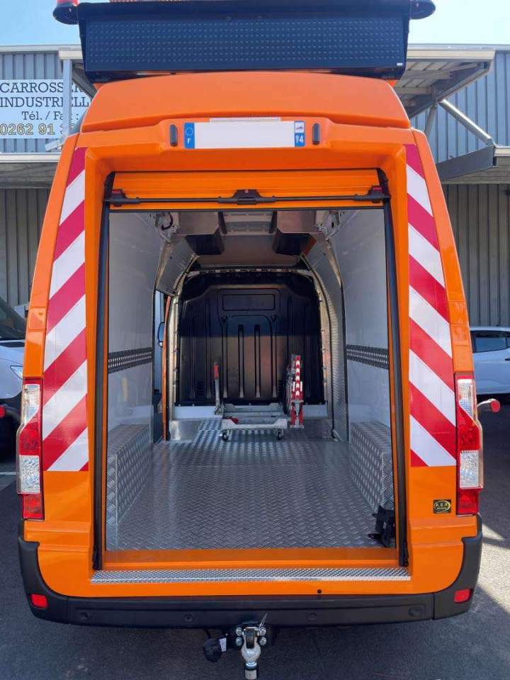 Service d'aménagement intérieur de véhicules à La Réunion