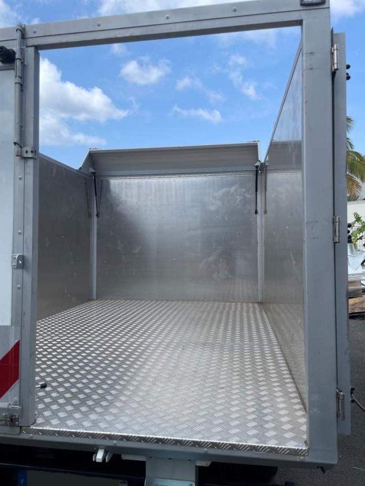 Habillage thermique pour véhicules industriels à La Réunion