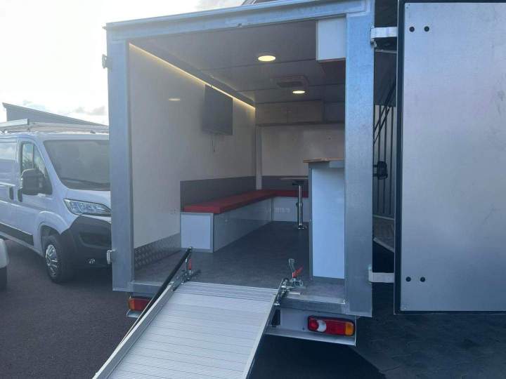 Aménagements spécifiques de véhicules à La Réunion