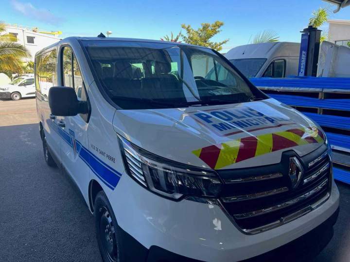 Société d'installation de signalisation lumineuse pour véhicules utilitaires à La Réunion
