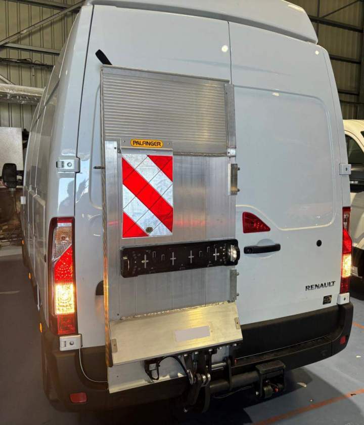 Aménagement de fourgons de transport à La Réunion