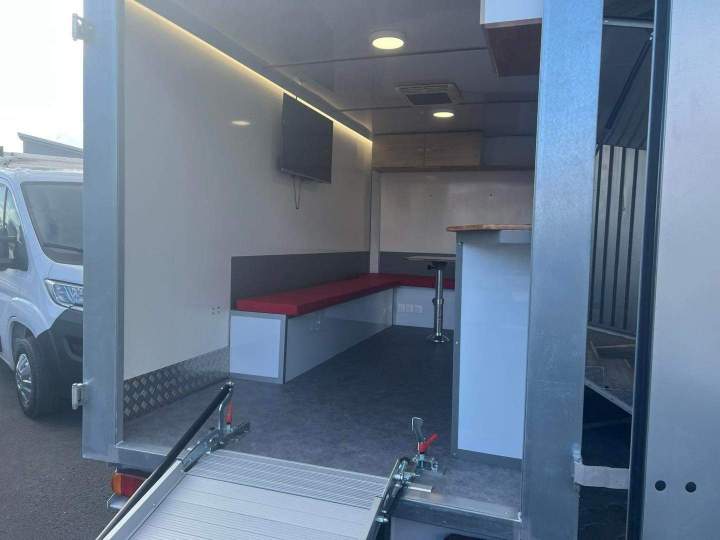 Aménagements spécifiques de véhicules utilitaires à La Réunion