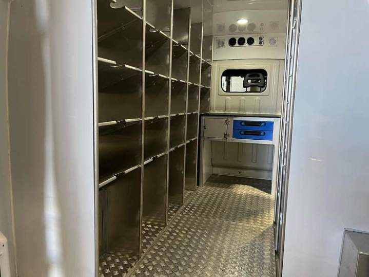 Aménagements spécifiques de véhicules utilitaires à La Réunion