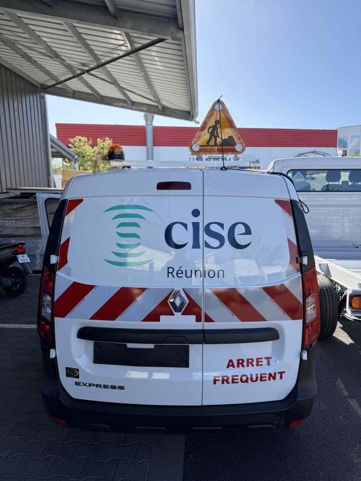 EXPRESS VAN   CISE (1)