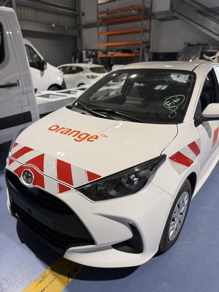 YARIS   ORANGE (2)