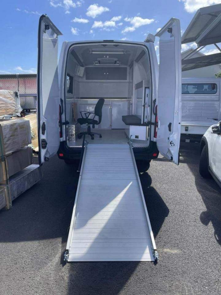 Aménagements spécifiques de véhicules utilitaires à La Réunion