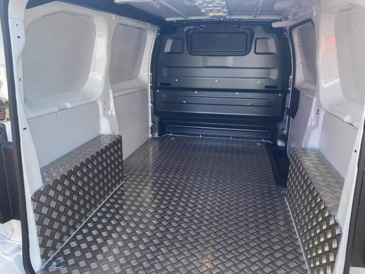 Service d'aménagement intérieur de véhicules à La Réunion