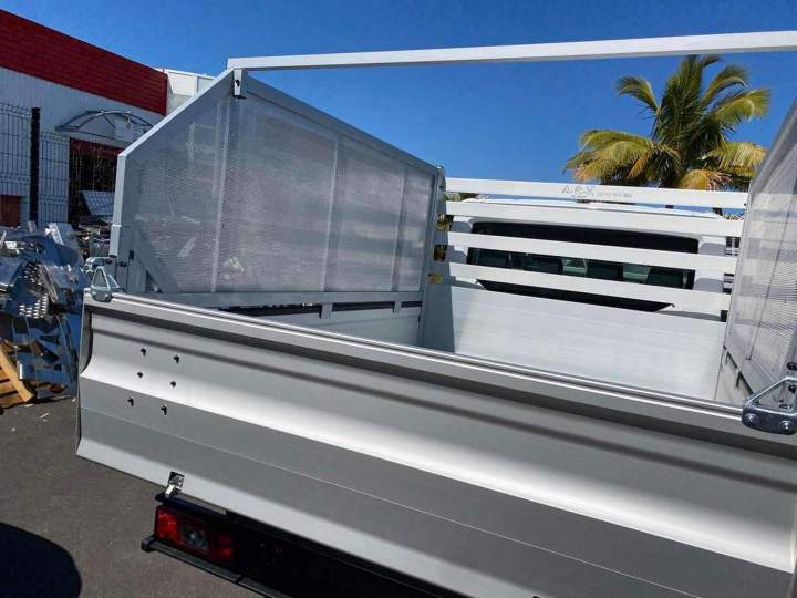 Aménagement de camions de transport à La Réunion