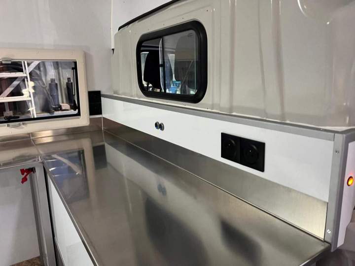 Aménagements spécifiques de véhicules utilitaires à La Réunion