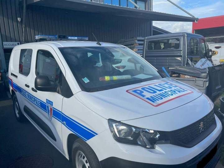 Société d'installation de signalisation lumineuse pour véhicules utilitaires à La Réunion