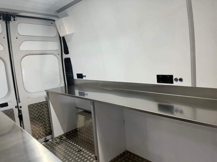 Aménagements spécifiques de véhicules utilitaires à La Réunion