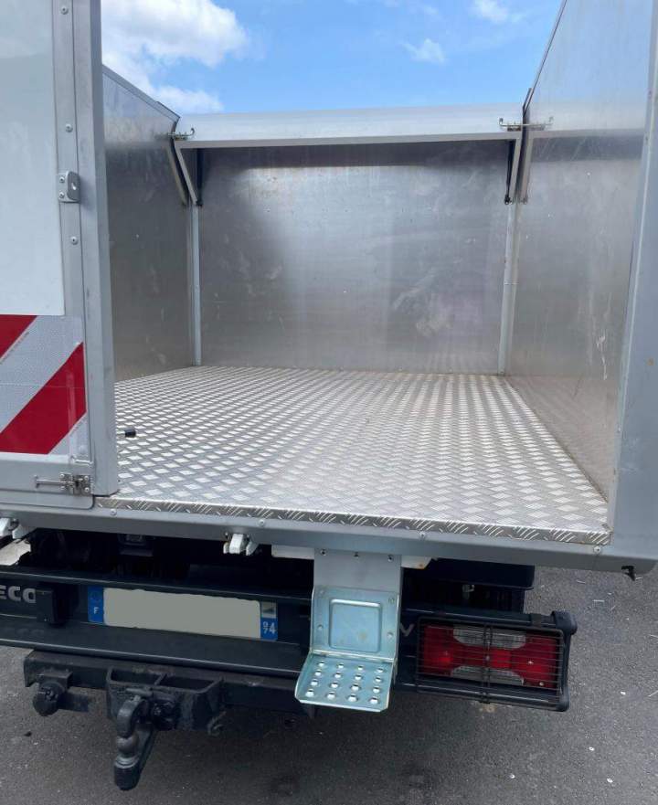 Aménagement de camions de transport à La Réunion