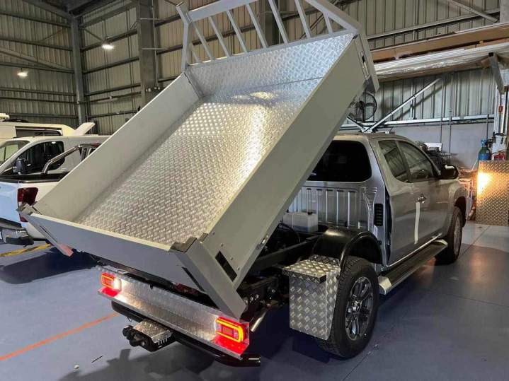 Située à Saint-Pierre, l’entreprise AER Réunion est spécialisée dans l’installation de carrosseries industrielles.