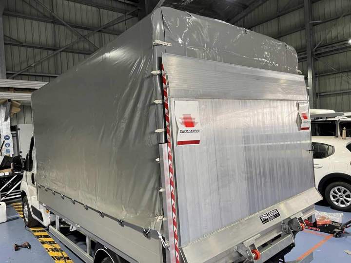 Aménagement de fourgons de transport à La Réunion