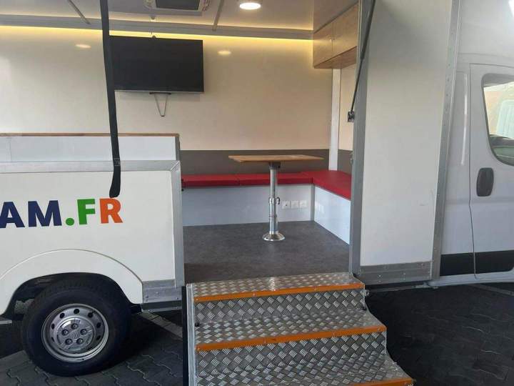 Aménagements spécifiques de véhicules utilitaires à La Réunion