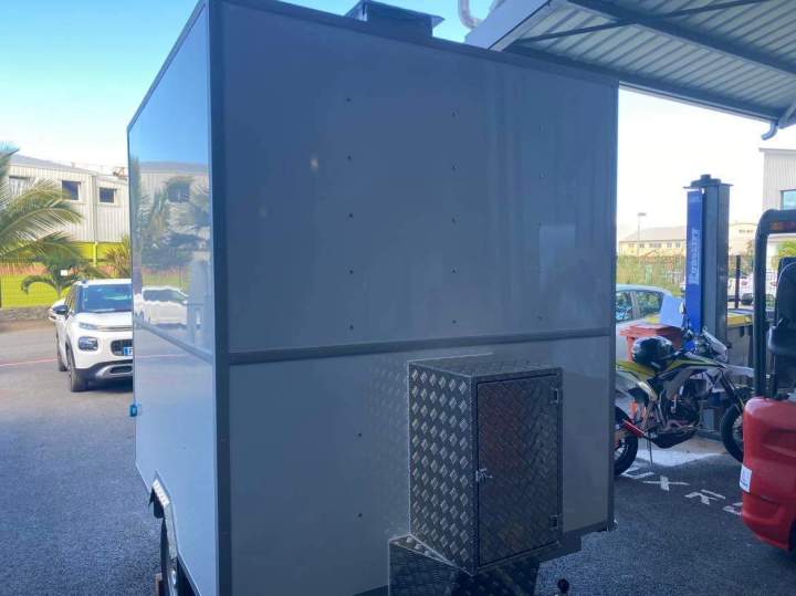 Service d'installation de remorques spécifiques  à La Réunion