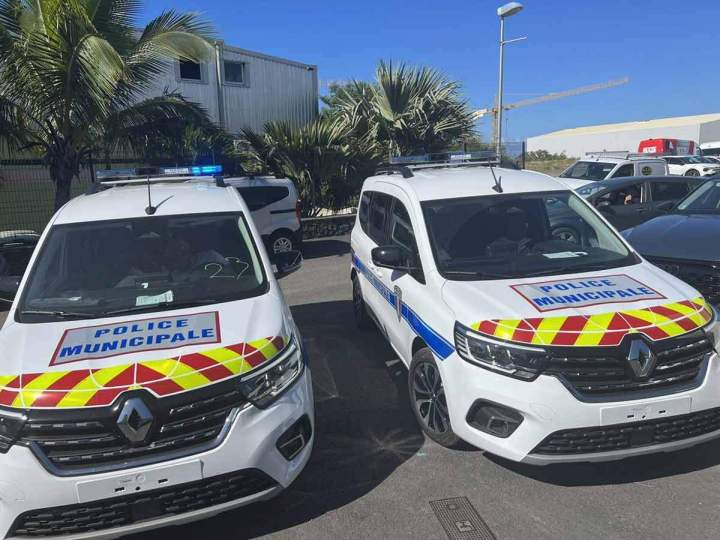 Installateur de signalisation lumineuse pour véhicules utilitaires à La Réunion