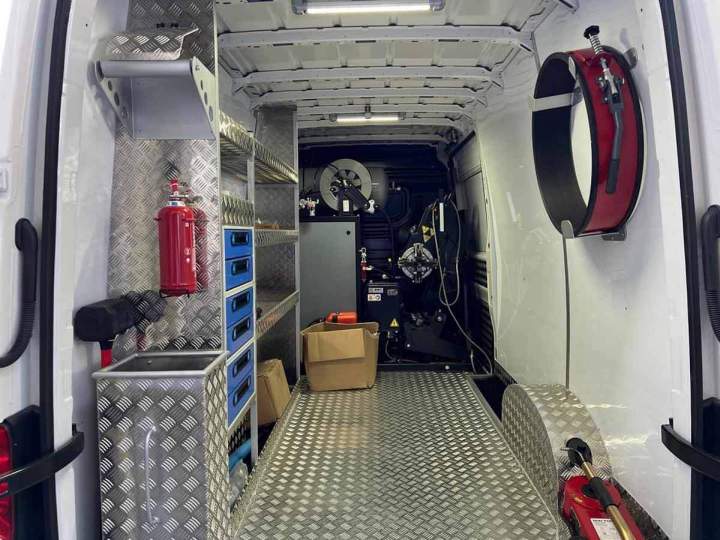 Aménagement intérieur de véhicules de service à La Réunion